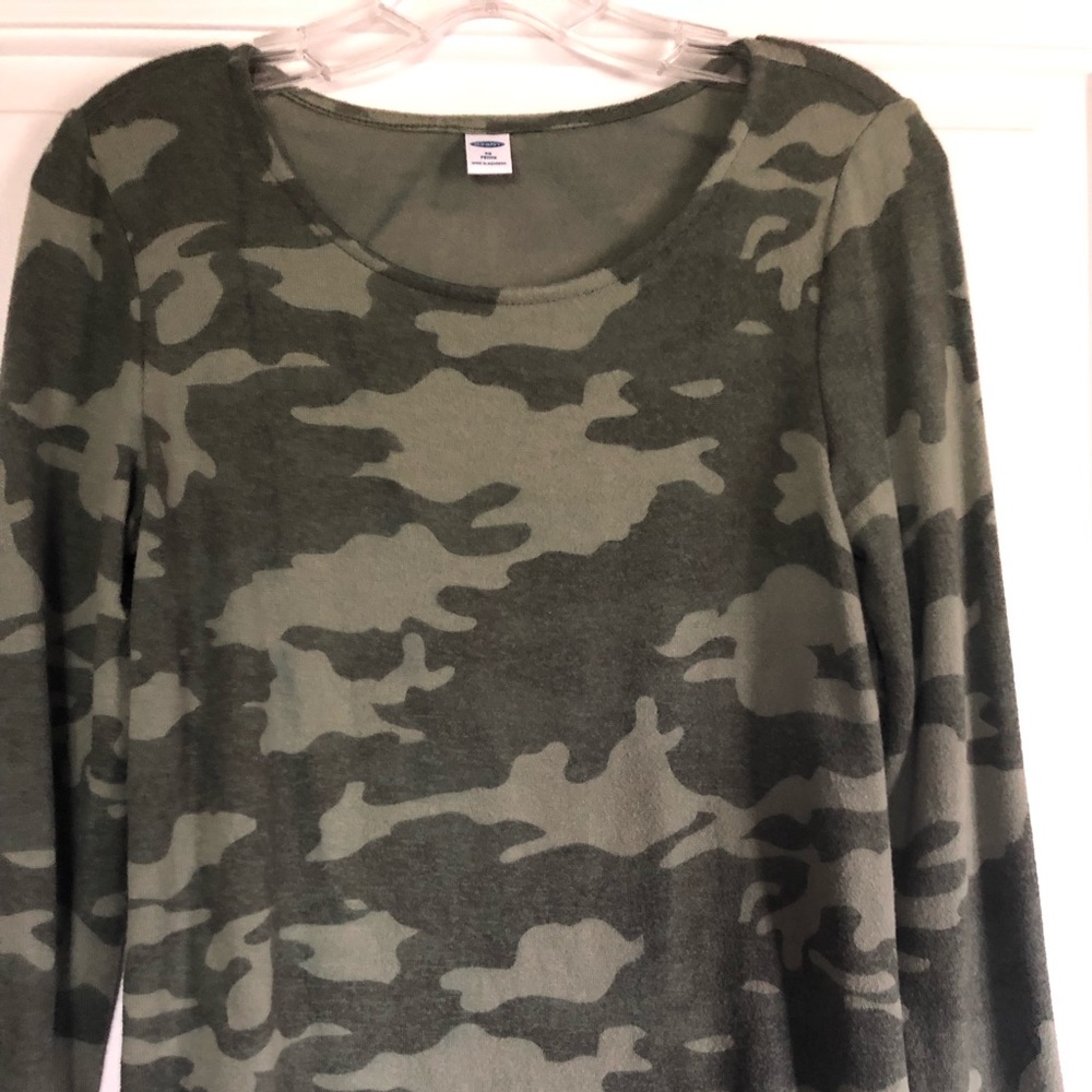 Old Navy soft fleece Camo top